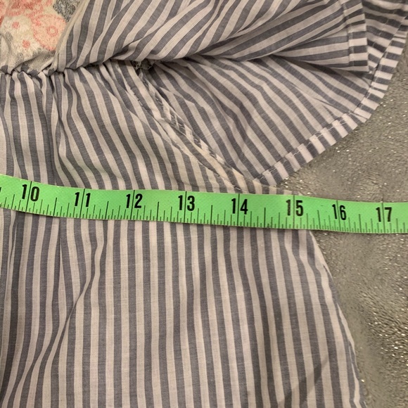 3/$10 Cold Shoulder Striped Blouse Girls Large - Picture 3 of 4